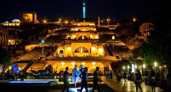 ЛИЦЕНЗИОННЫЙ АПАРТЕИД: БЮРОКРАТИЧЕСКАЯ АННЕКСИЯ ТУРИЗМА