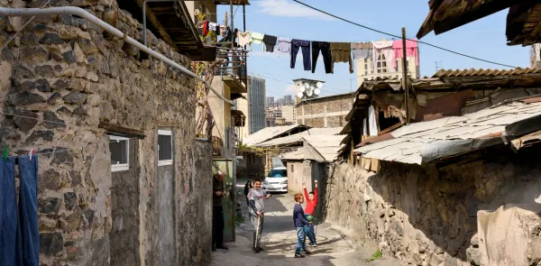 ОПЕРАЦИЯ «МОНМАРТР»: КАК IT-ОЛИГАРХИ И МЭРИЯ ЗАЧИЩАЮТ КОНД ДЛЯ ЭКСПАТОВ